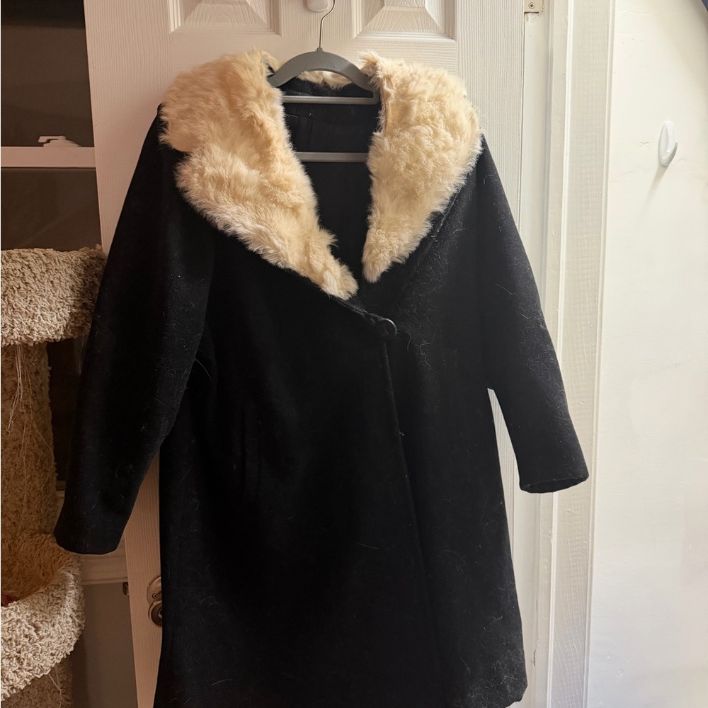 Elegant Black Coat with Faux Fur Collar